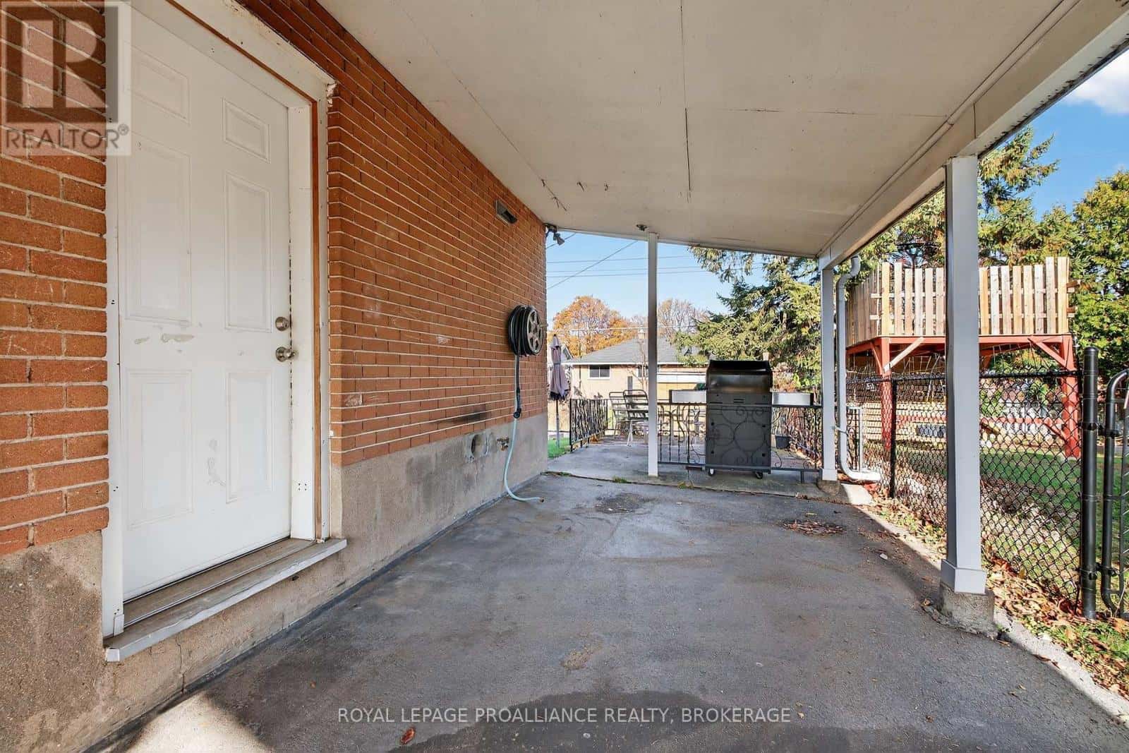 35 MULCASTER STREET — Kingston (Central City West), Ontario - Photo 5 of 34