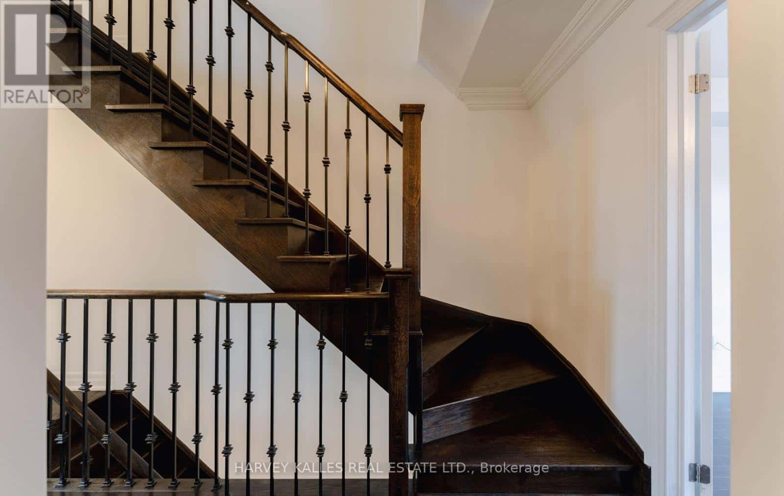 2677A BATHURST STREET — Toronto (Bedford Park-Nortown), Ontario - Photo 3 of 20