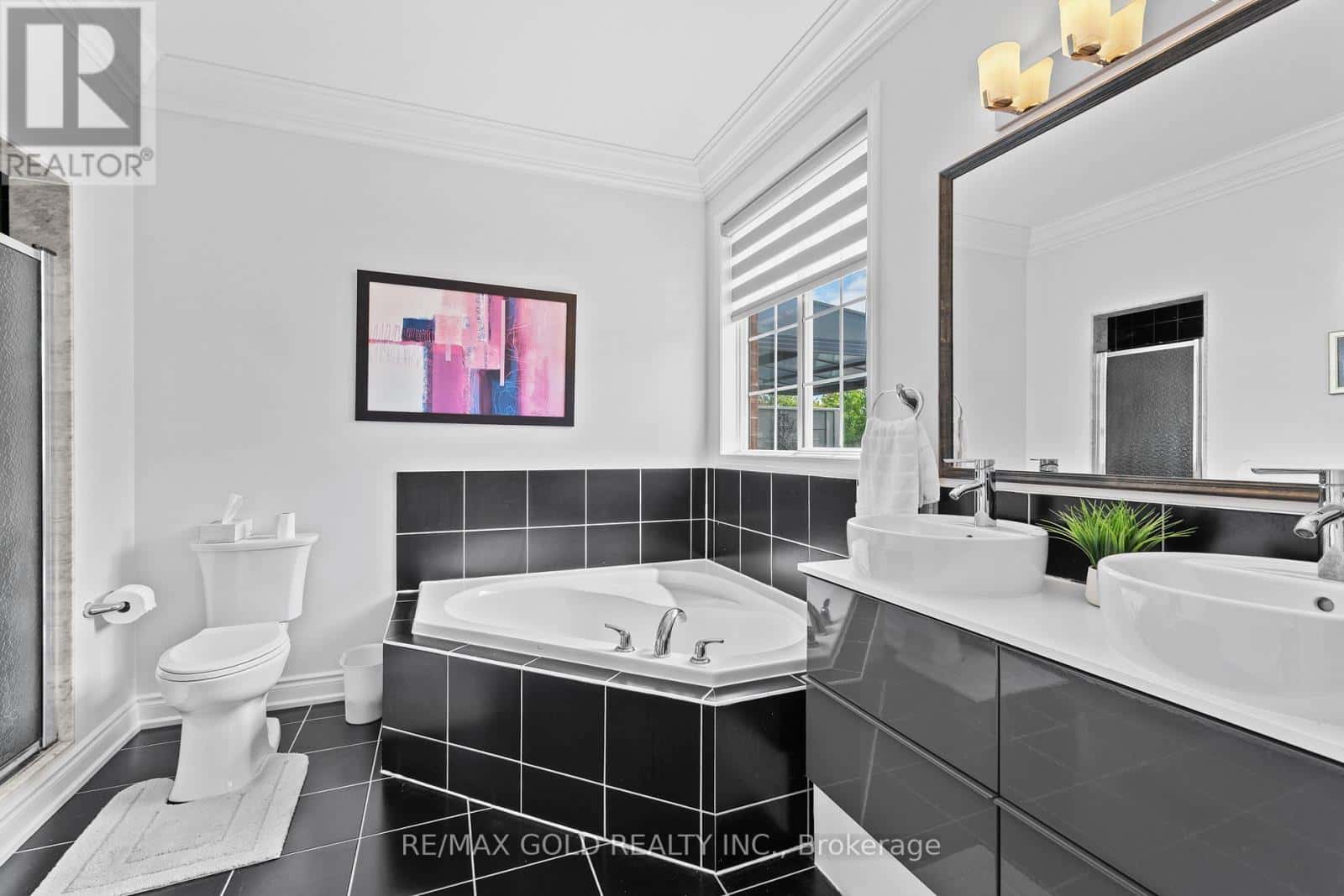 36 SLIPNEEDLE STREET — Brampton (Gore Industrial North), Ontario - Photo 4 of 50