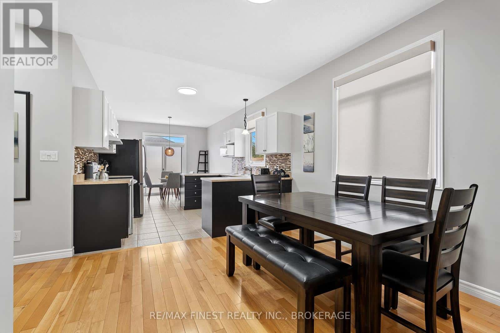 1 - 995 SWANFIELD STREET — Kingston (East Gardiners Rd), Ontario - Photo 3 of 31