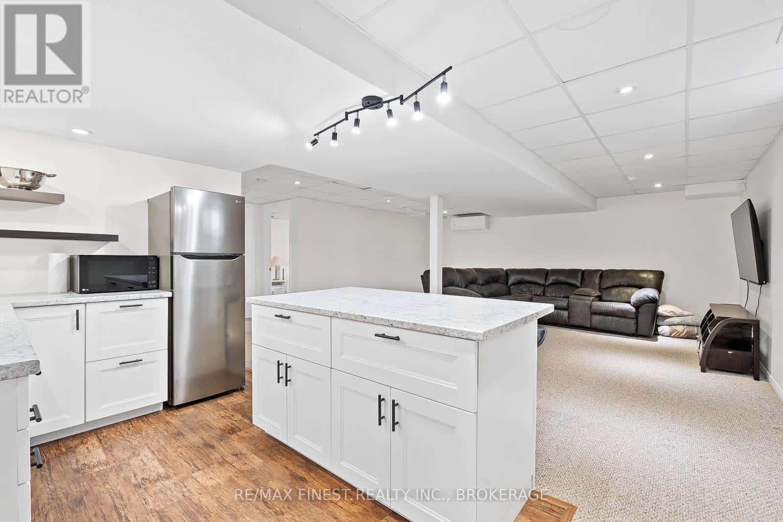 995 Swanfield Street 2