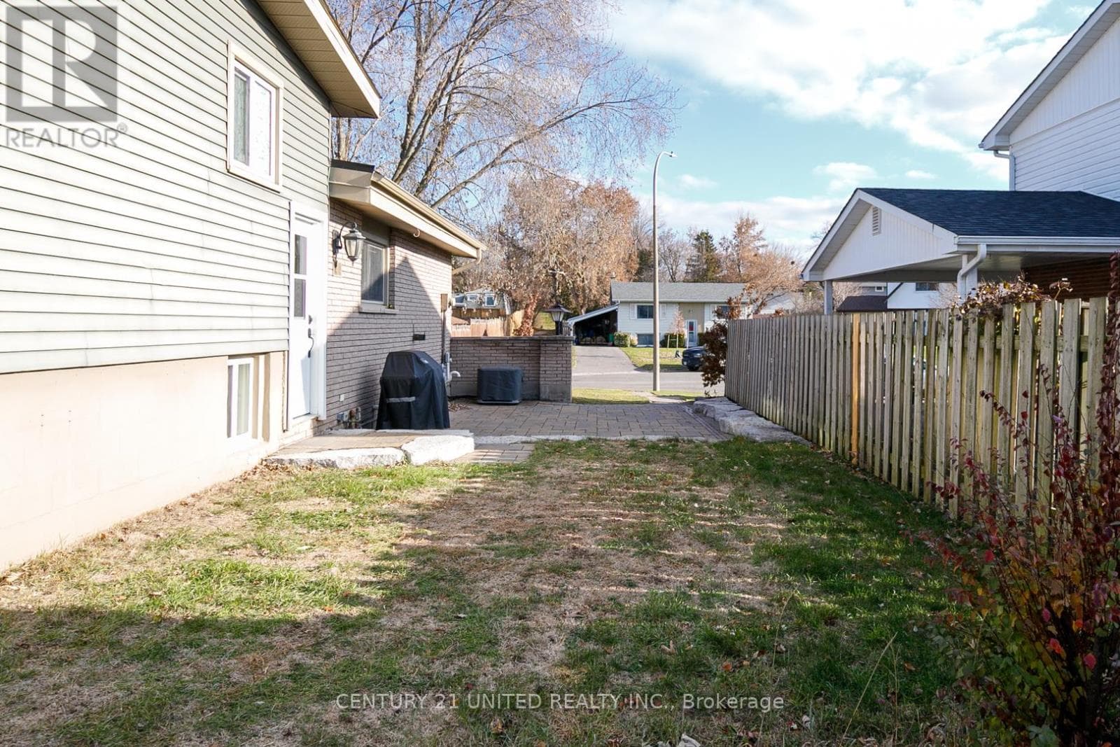 1002 ALBANY COURT — Peterborough (Ashburnham Ward 4), Ontario - Main photo
