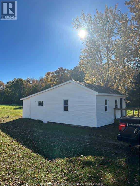 700 DUNN — Harrow, Ontario - Photo 3 of 17