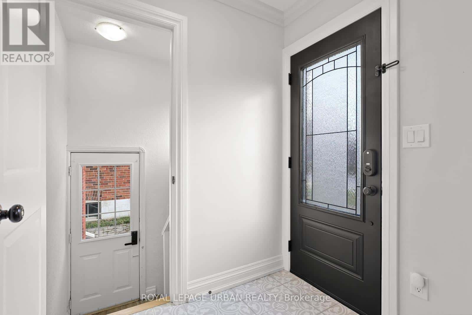 230 PARKVIEW HILL CRESCENT — Toronto (O'Connor-Parkview), Ontario - Photo 2 of 29