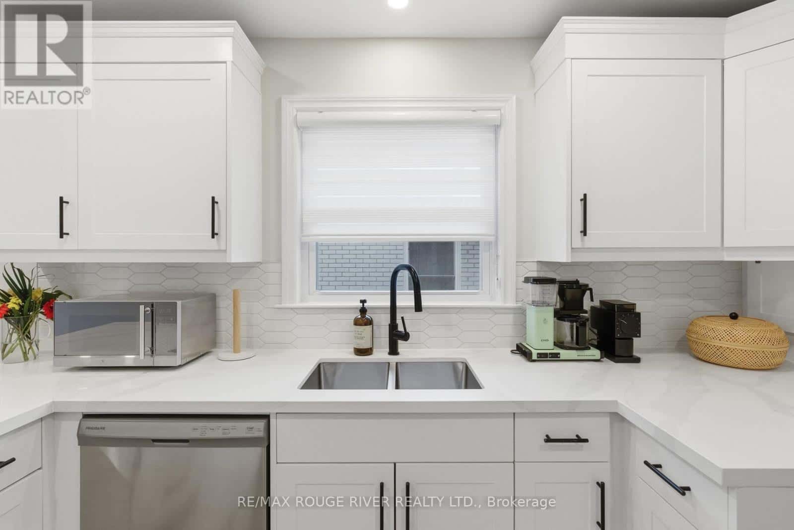 120 BOWMAN AVENUE — Whitby (Blue Grass Meadows), Ontario - Photo 2 of 51