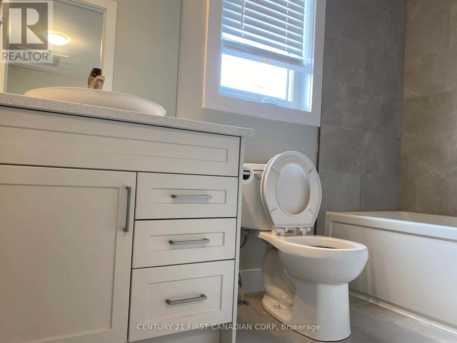 11 - 1820 CANVAS WAY — London North (North B), Ontario - Photo 4 of 14