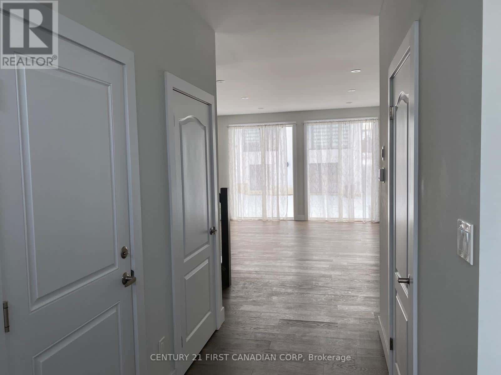 11 - 1820 CANVAS WAY — London North (North B), Ontario - Photo 2 of 14