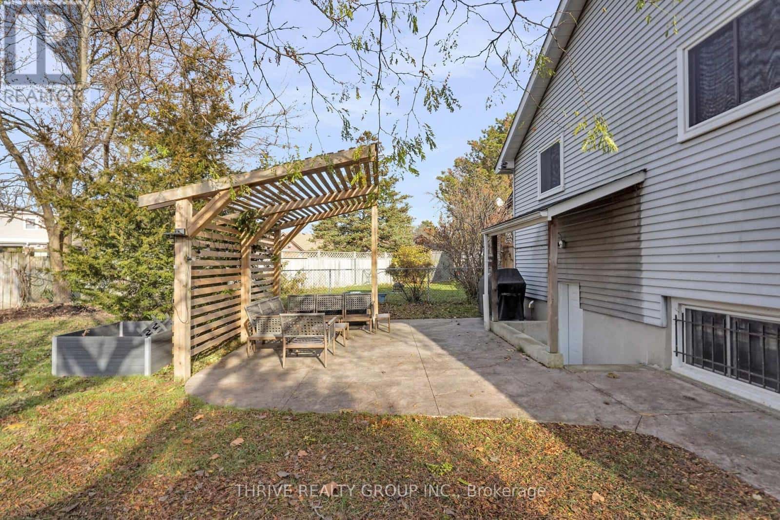 39 DUNDEE COURT — London South (South G), Ontario - Photo 2 of 50