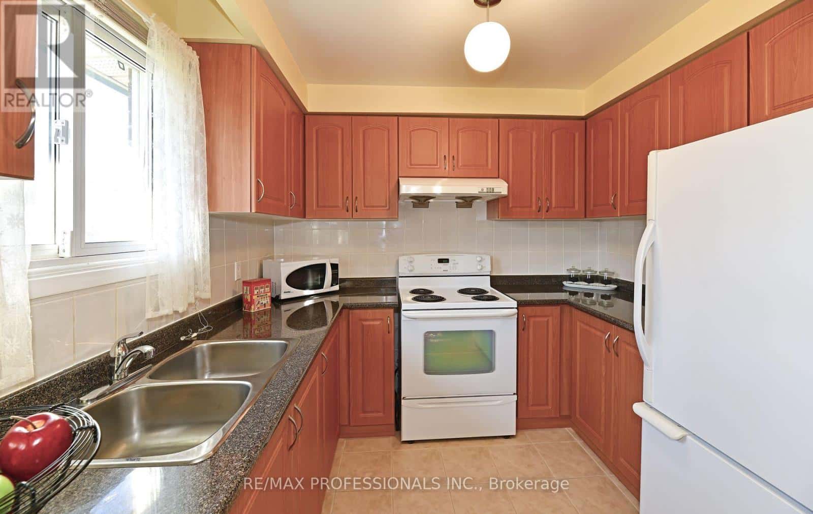 2326 DOROTHEA COURT — Mississauga (Cooksville), Ontario - Photo 2 of 39