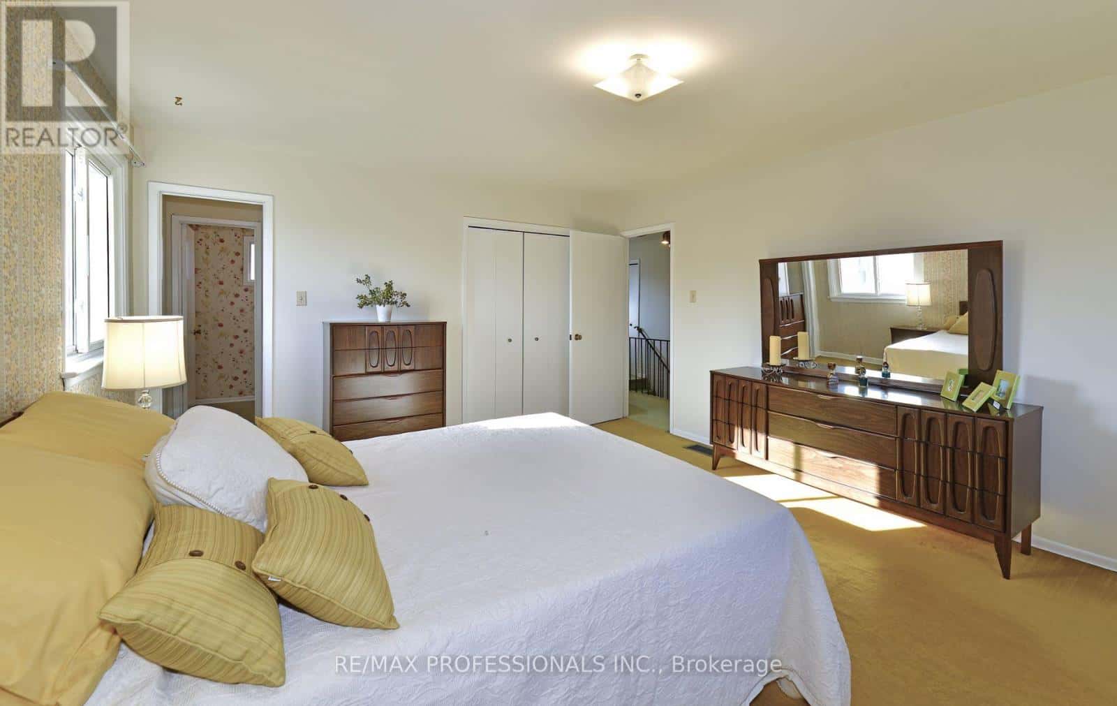 2326 DOROTHEA COURT — Mississauga (Cooksville), Ontario - Photo 3 of 39