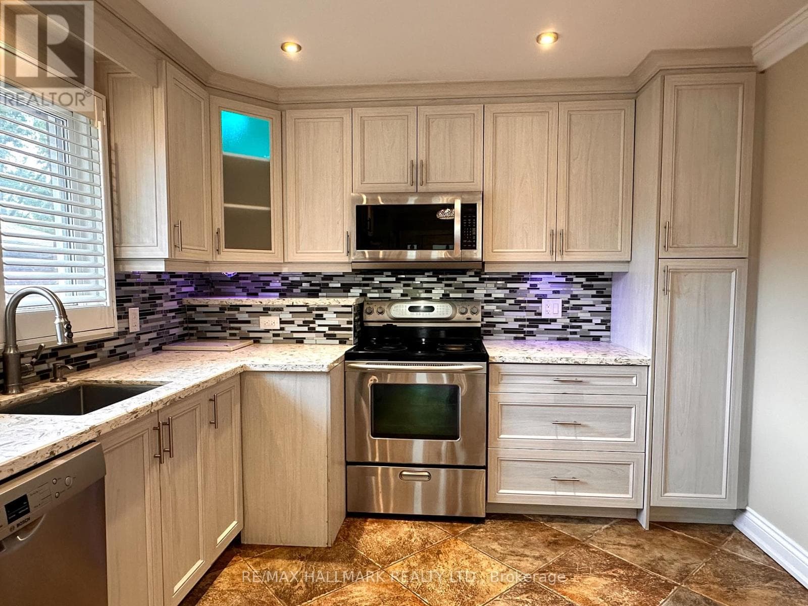 1198 INGLEDENE DRIVE — Oakville (FA Falgarwood), Ontario - Main photo