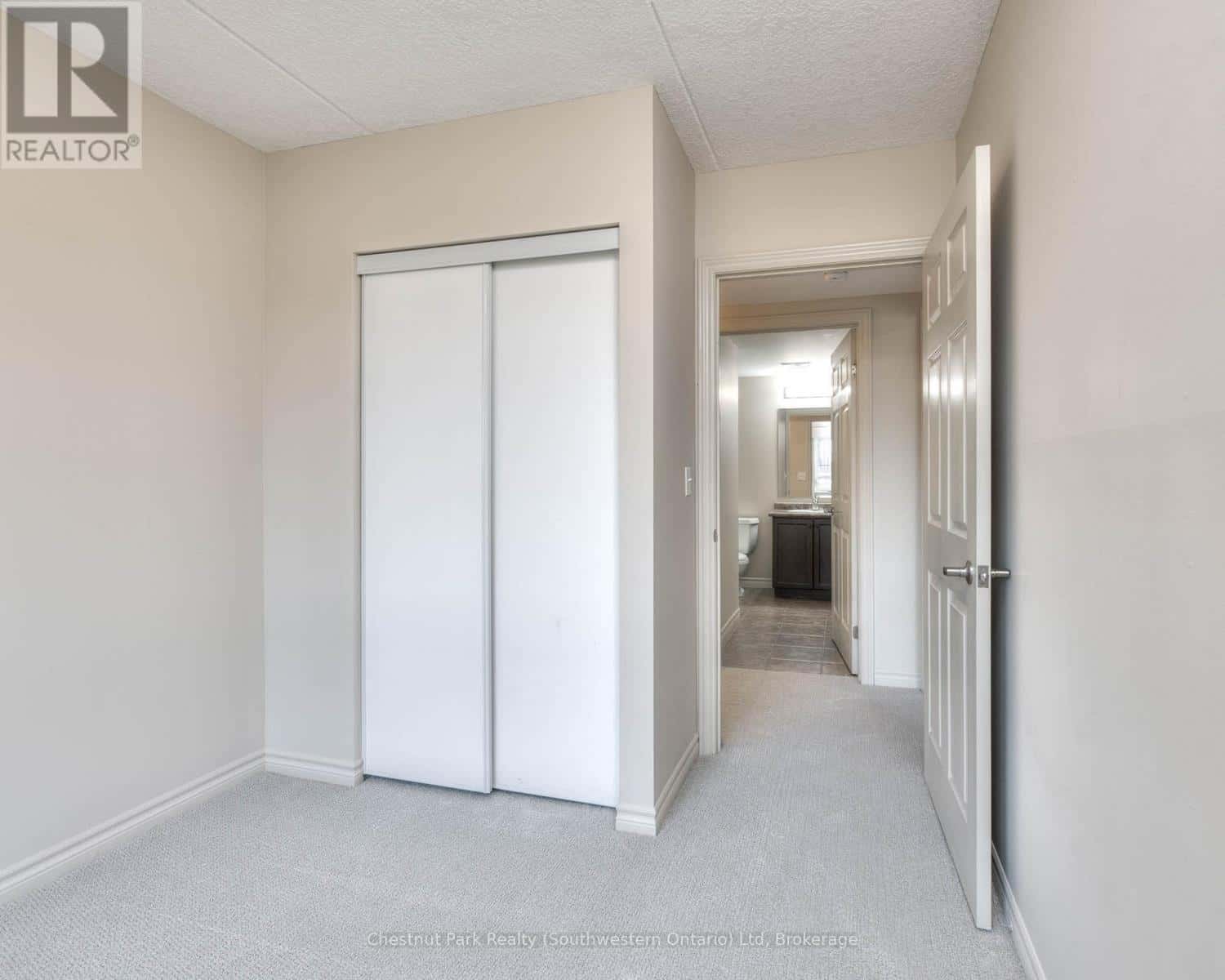 103 - 19 WATERFORD DRIVE — Guelph (Pineridge/Westminster Woods), Ontario - Photo 4 of 19