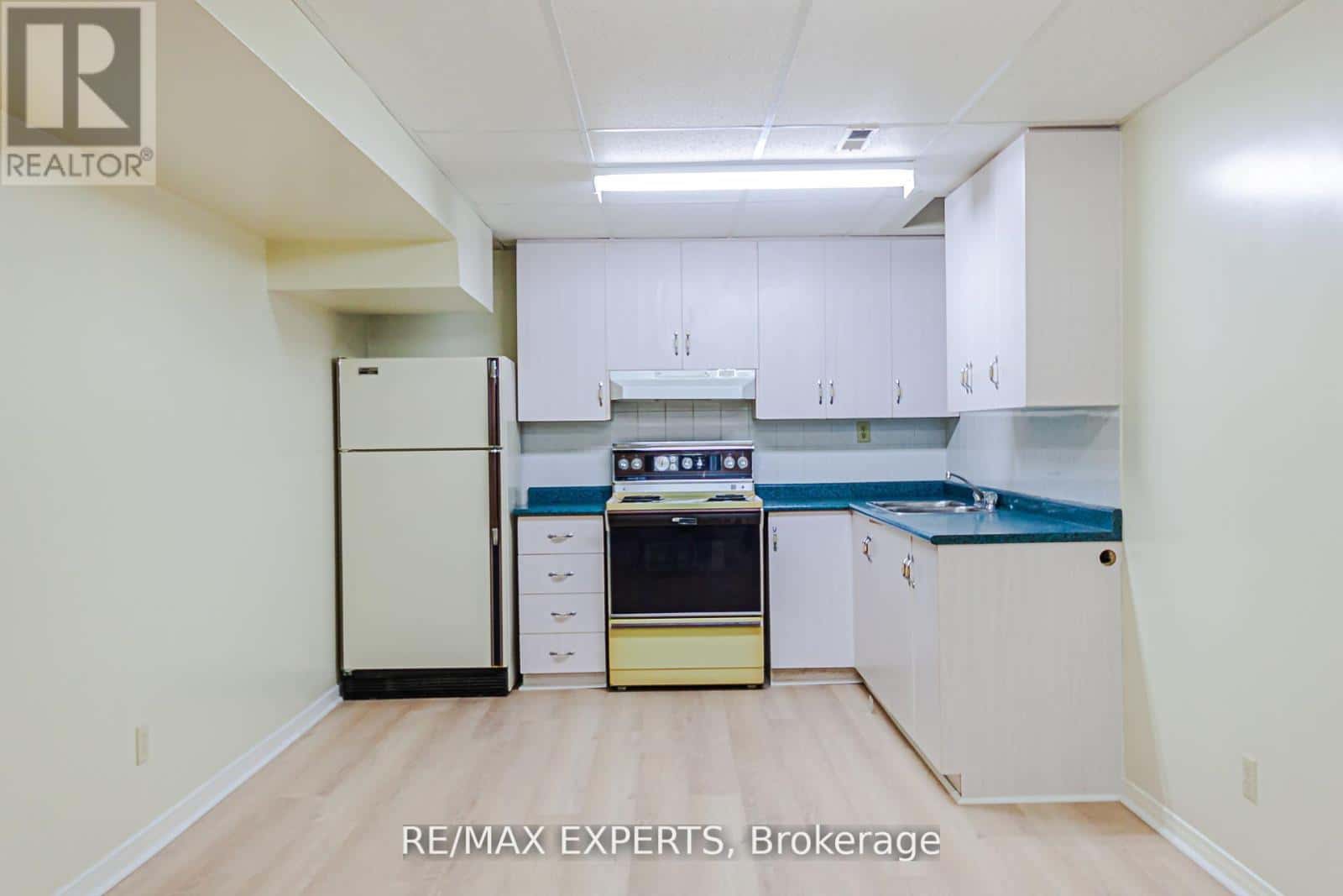 100 NIMBUS PLACE — Vaughan (East Woodbridge), Ontario - Photo 3 of 43