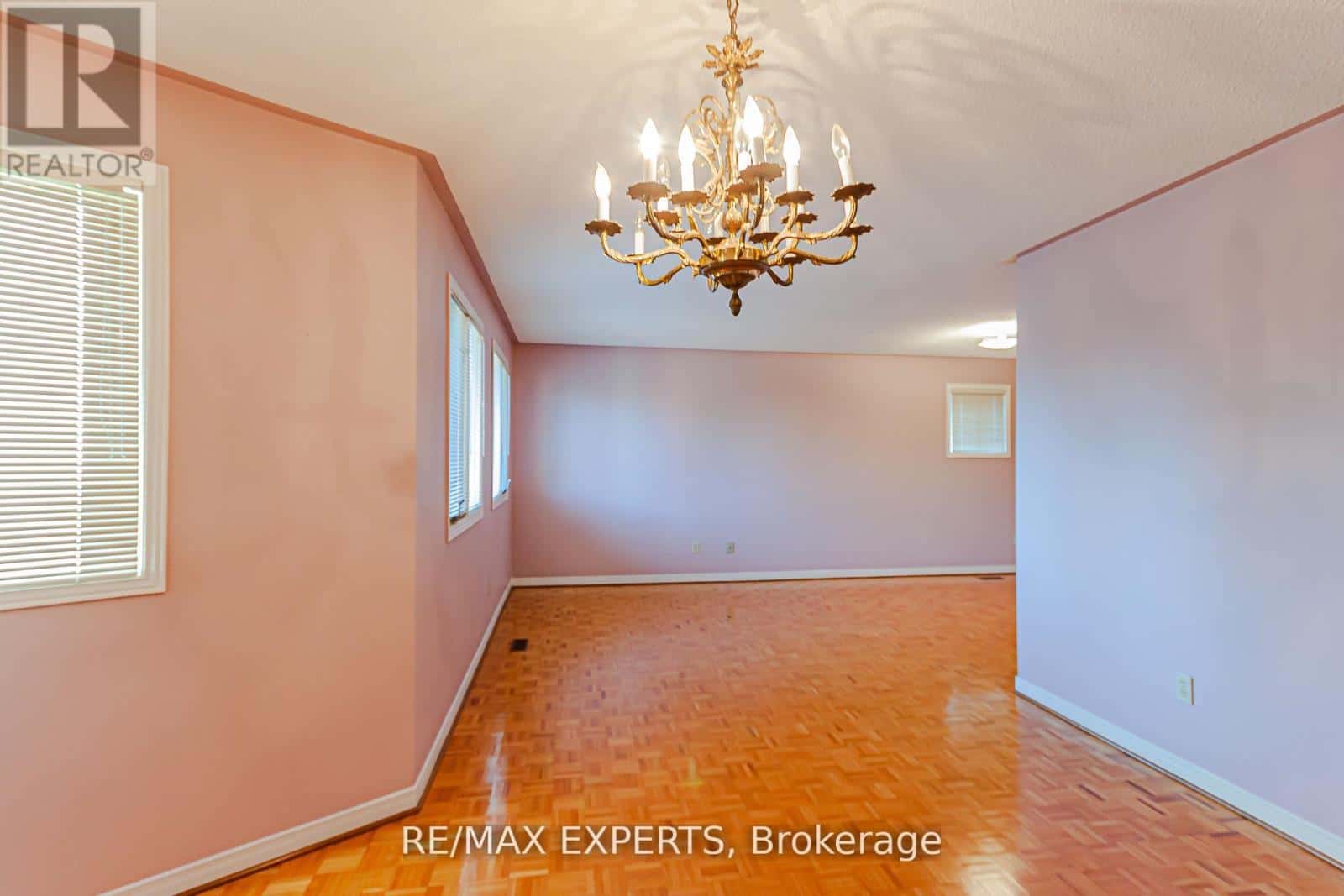 100 NIMBUS PLACE — Vaughan (East Woodbridge), Ontario - Photo 4 of 43