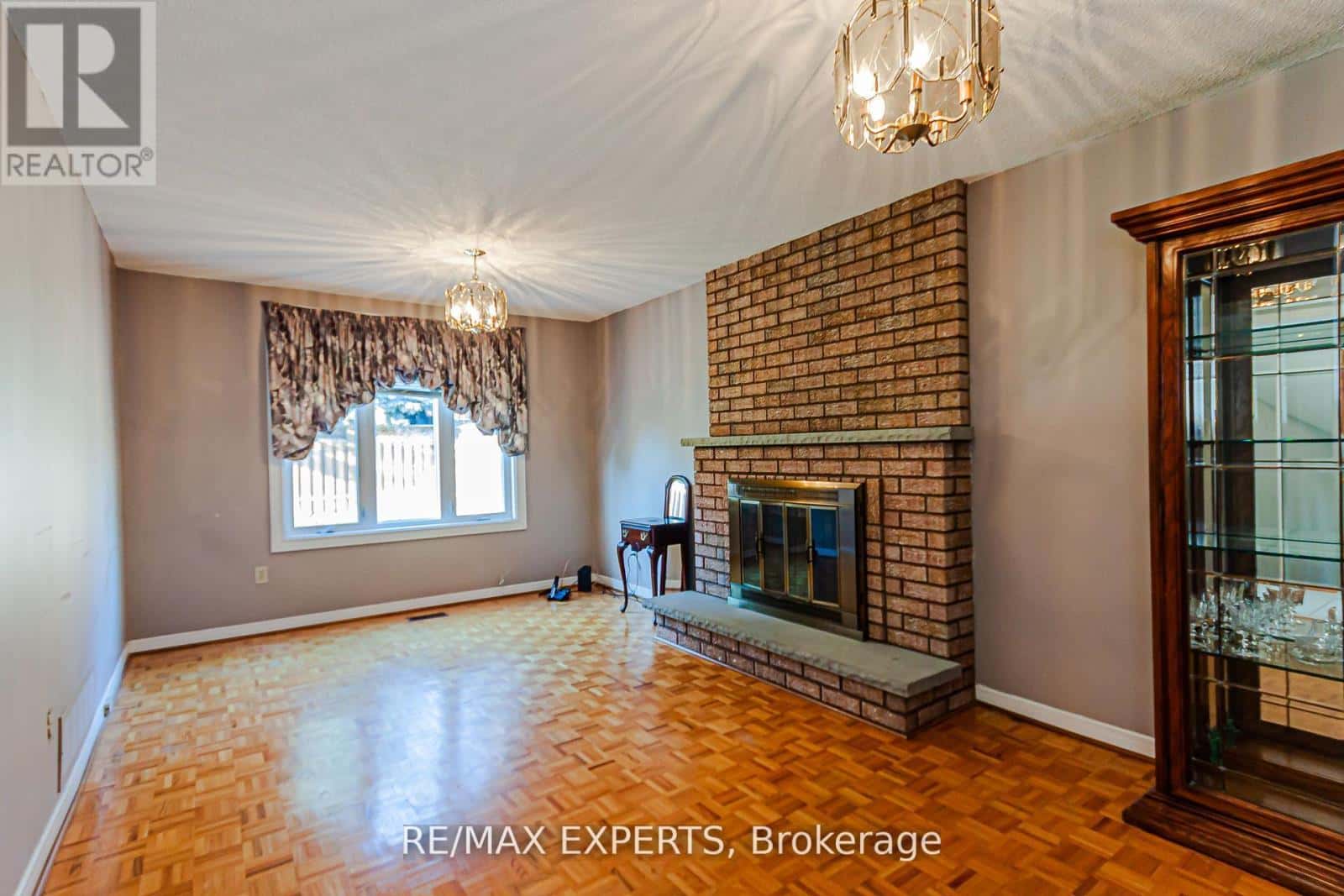 100 NIMBUS PLACE — Vaughan (East Woodbridge), Ontario - Photo 5 of 43