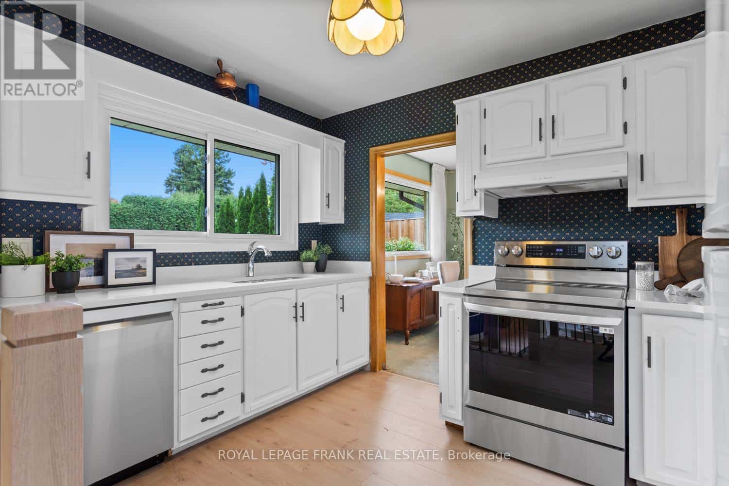 1026 BEAUFORT AVENUE — Oshawa (Eastdale), Ontario - Photo 4 of 30