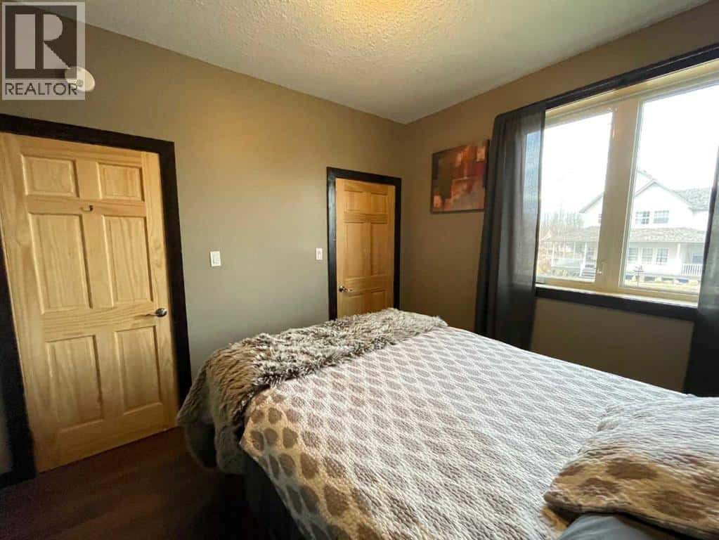 810 7 Ave — Fox Creek, Alberta - Photo 5 of 70