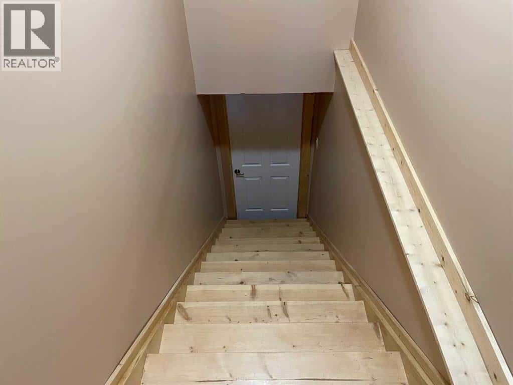 810 7 Ave — Fox Creek, Alberta - Photo 3 of 70