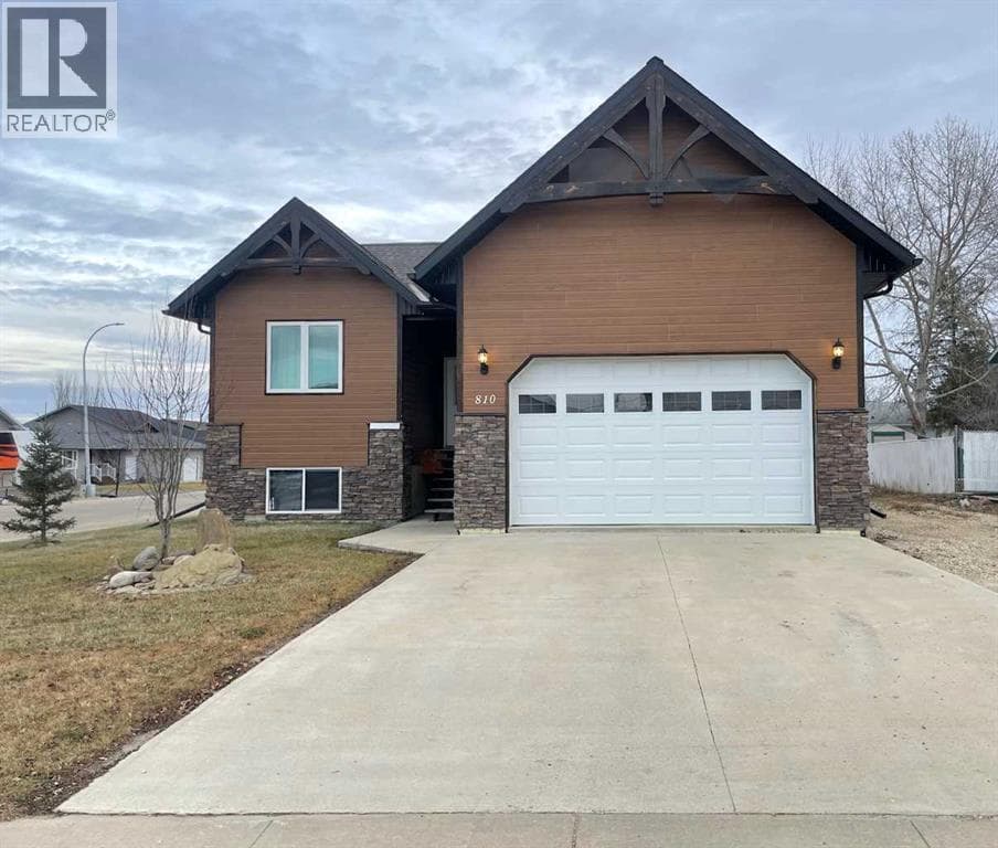 810 7 Ave — Fox Creek, Alberta - Main photo