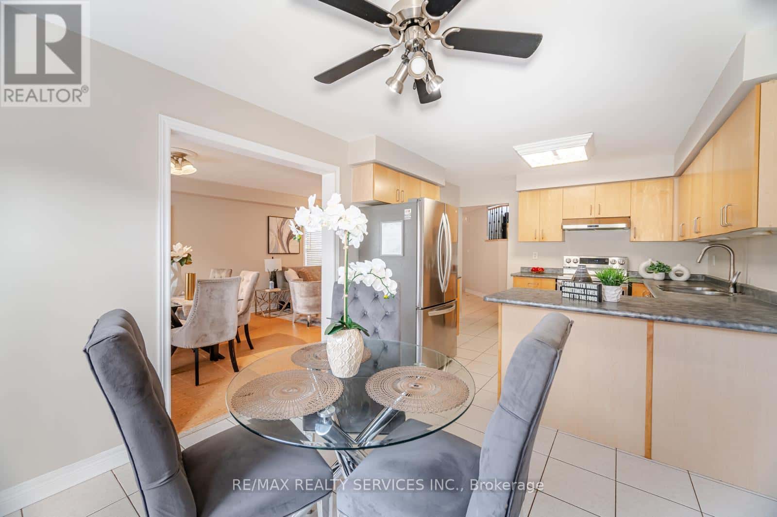 34 BRAMOAK CRESCENT — Brampton (Northwest Sandalwood Parkway), Ontario - Photo 4 of 27