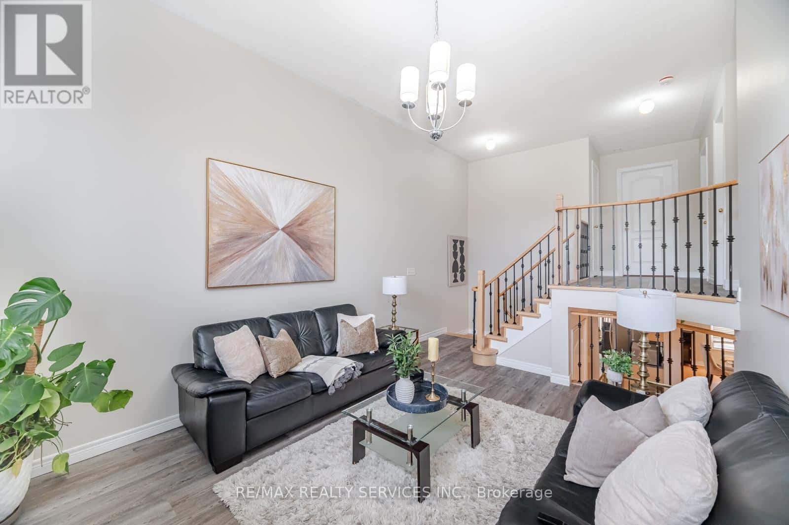 34 BRAMOAK CRESCENT — Brampton (Northwest Sandalwood Parkway), Ontario - Photo 2 of 27