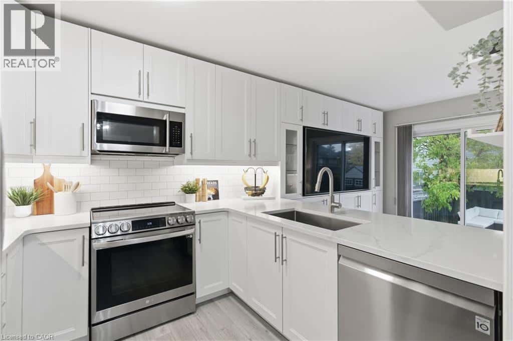 4399 CHRISTOPHER Court — Lincoln, Ontario - Photo 4 of 42