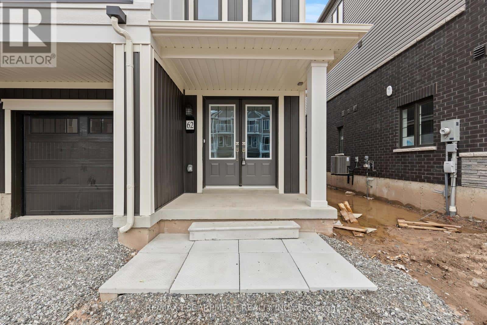 62 POGIE DRIVE — Welland (Dain City), Ontario - Photo 2 of 16