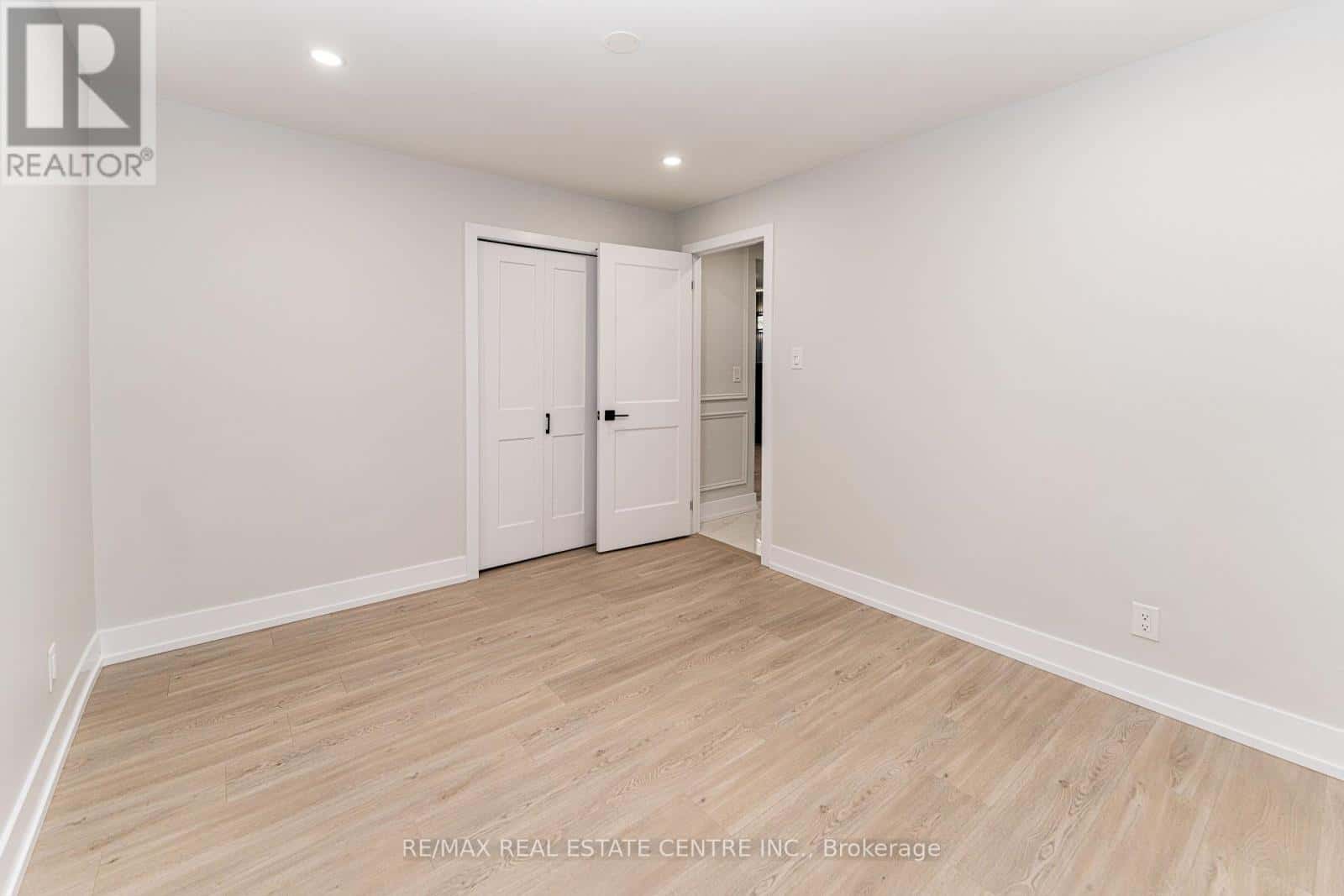 252 GRENFELL STREET — Hamilton (Industrial Sector), Ontario - Photo 4 of 25