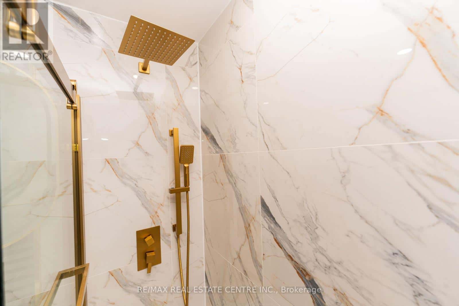 252 GRENFELL STREET — Hamilton (Industrial Sector), Ontario - Photo 2 of 25