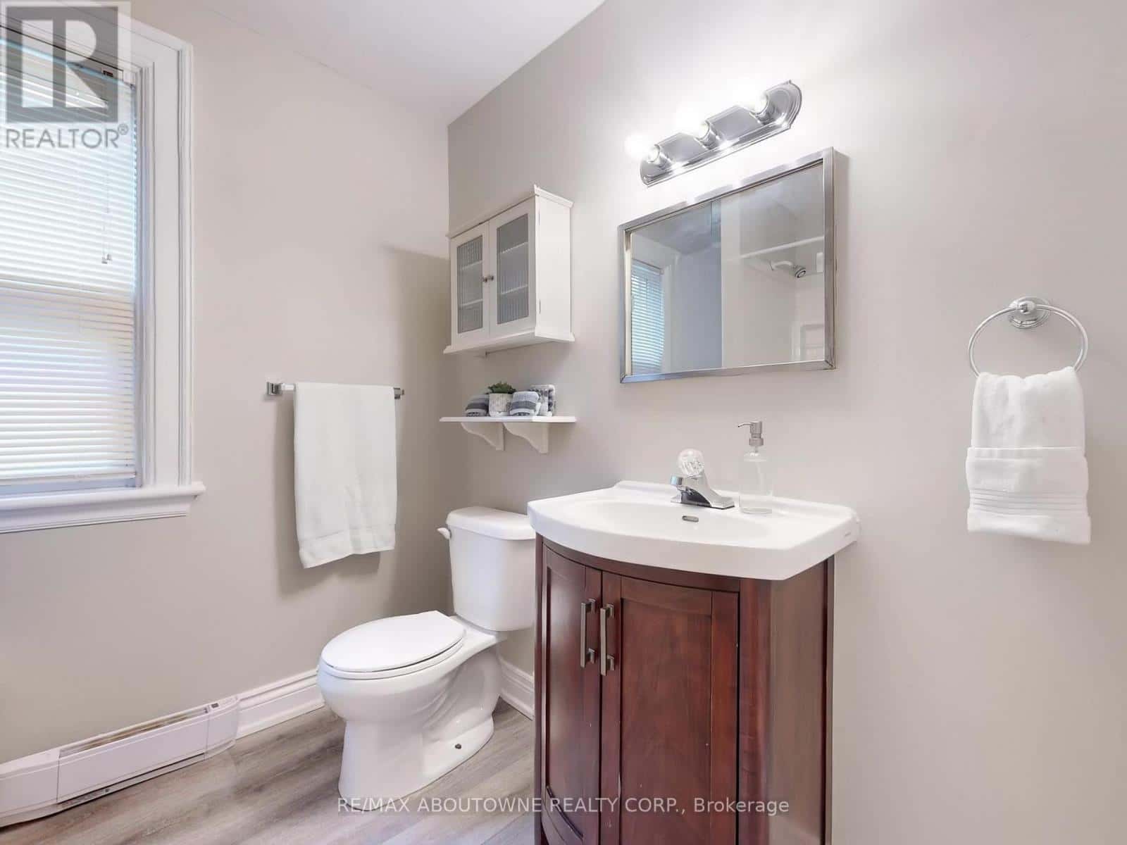 2 - 67 AIKMAN AVENUE — Hamilton (Gibson), Ontario - Photo 4 of 9