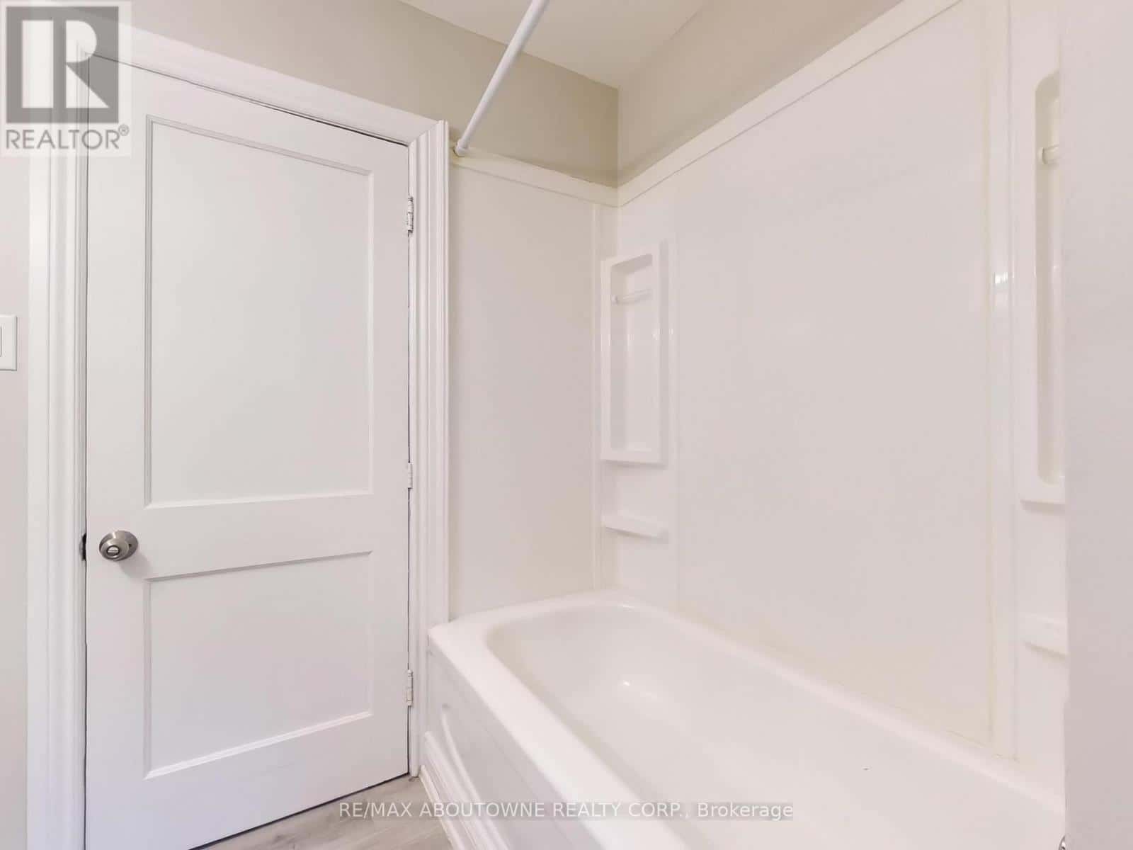 2 - 67 AIKMAN AVENUE — Hamilton (Gibson), Ontario - Photo 2 of 9