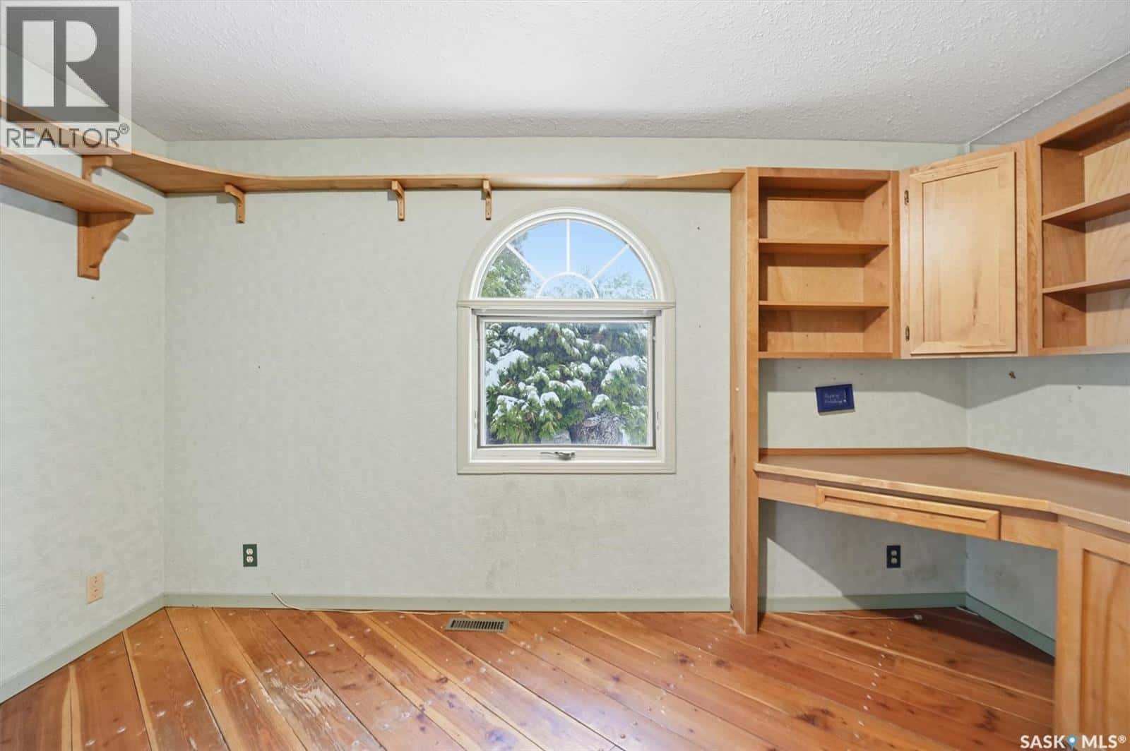 330 Fehr CRESCENT — Martensville, Saskatchewan - Photo 2 of 47