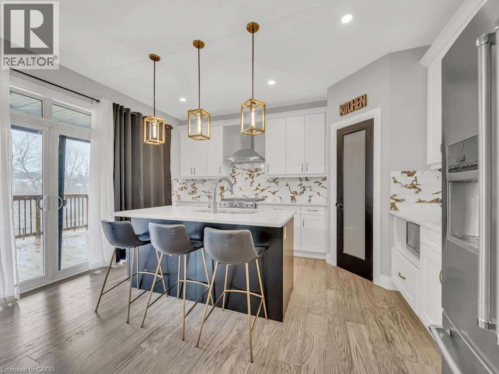 3374 ORIOLE Drive — London, Ontario - Photo 4 of 50