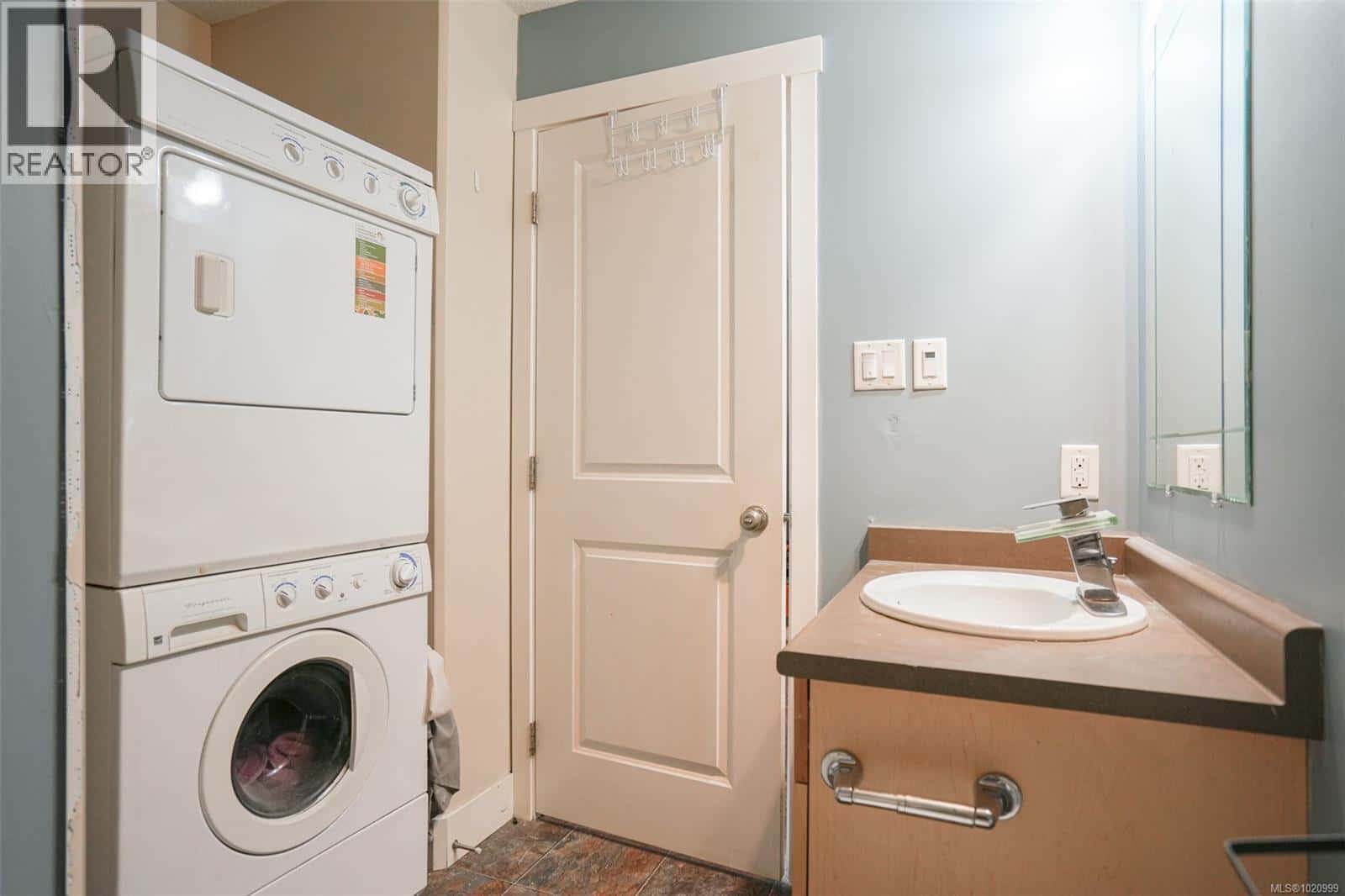 2262 Ashlee Rd — Nanaimo, British Columbia - Photo 5 of 64