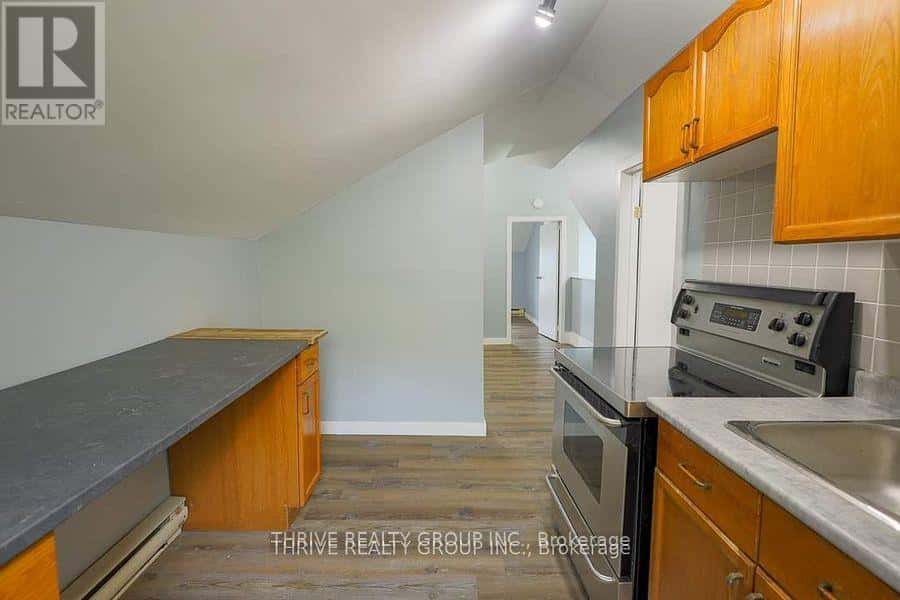 211 CLARENCE STREET — London East (East K), Ontario - Photo 3 of 10