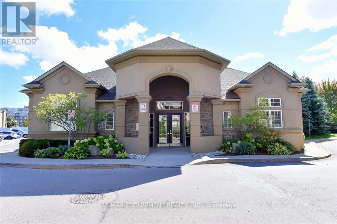 103 - 2035 APPLEBY LINE — Burlington (Uptown), Ontario - Photo 2 of 38