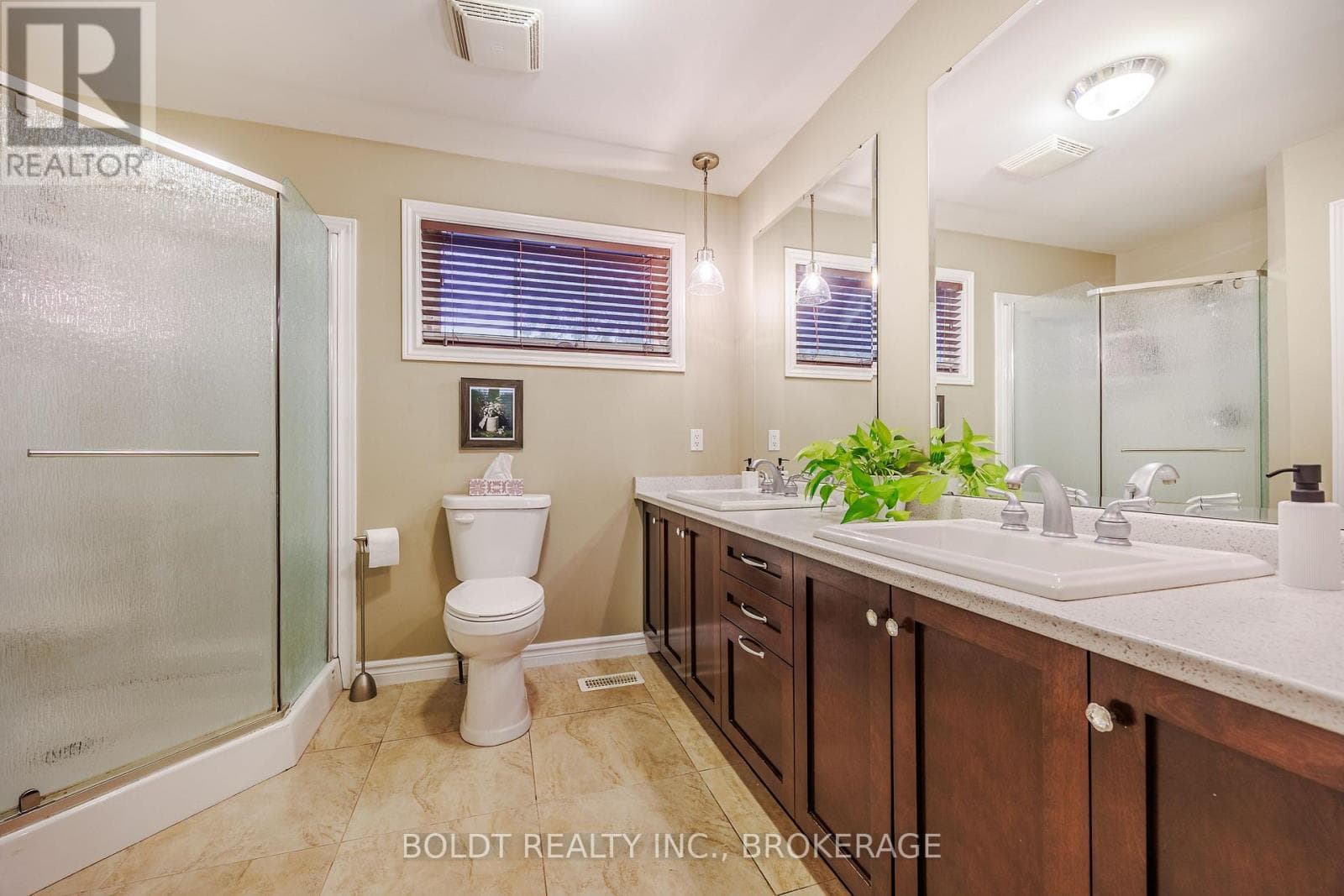 25 NEPTUNE DRIVE — St. Catharines (Bunting/Linwell), Ontario - Main photo