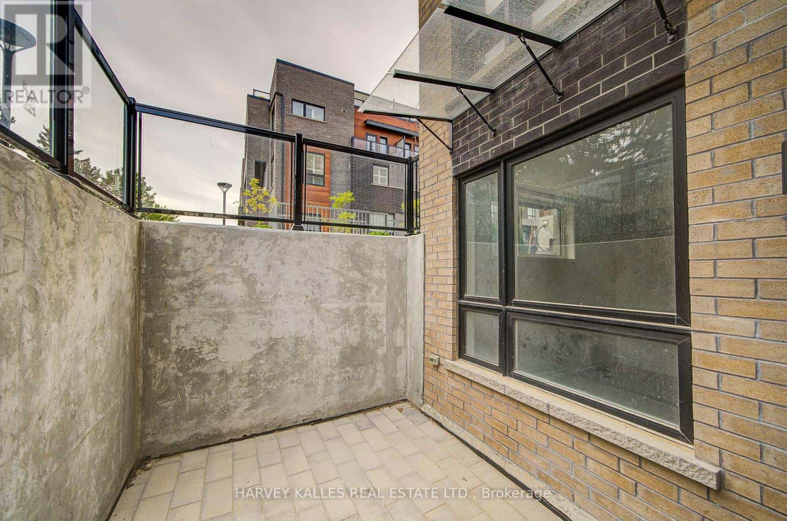 16 - 24 LYTHAM GREEN CIRCLE — Newmarket (Glenway Estates), Ontario - Photo 4 of 19