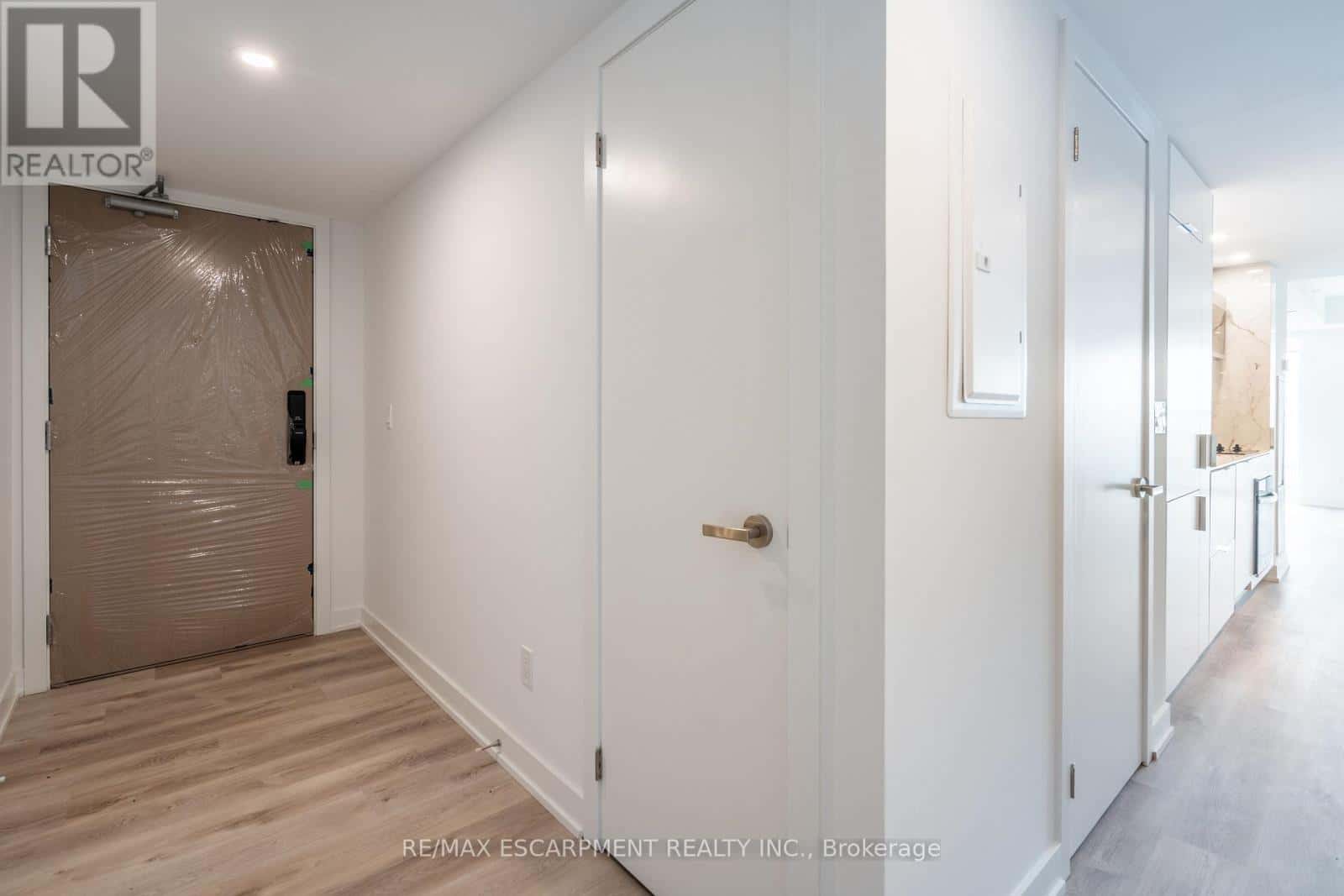 309 - 370 MARTHA STREET — Burlington (Brant), Ontario - Photo 2 of 31