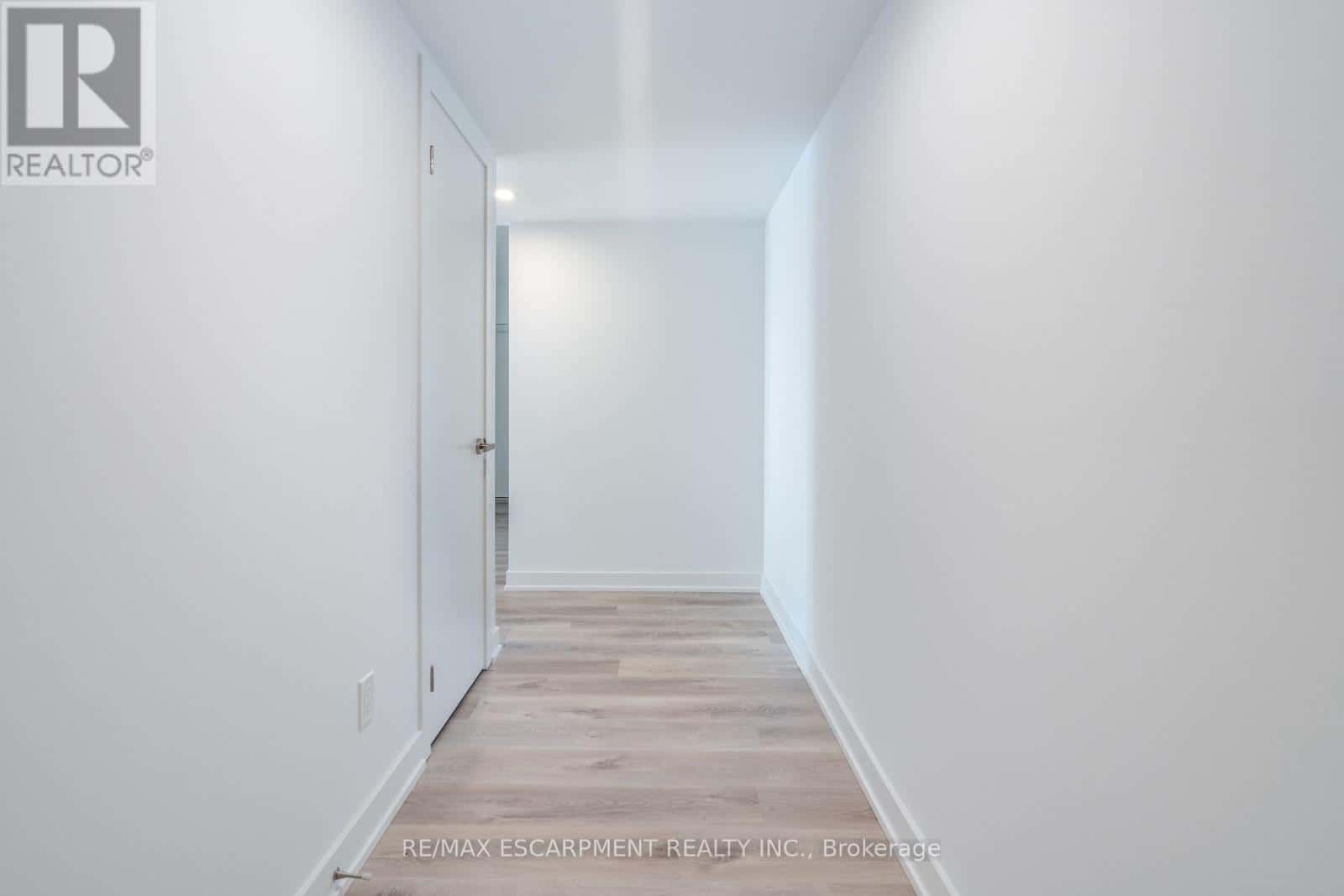 309 - 370 MARTHA STREET — Burlington (Brant), Ontario - Photo 3 of 31