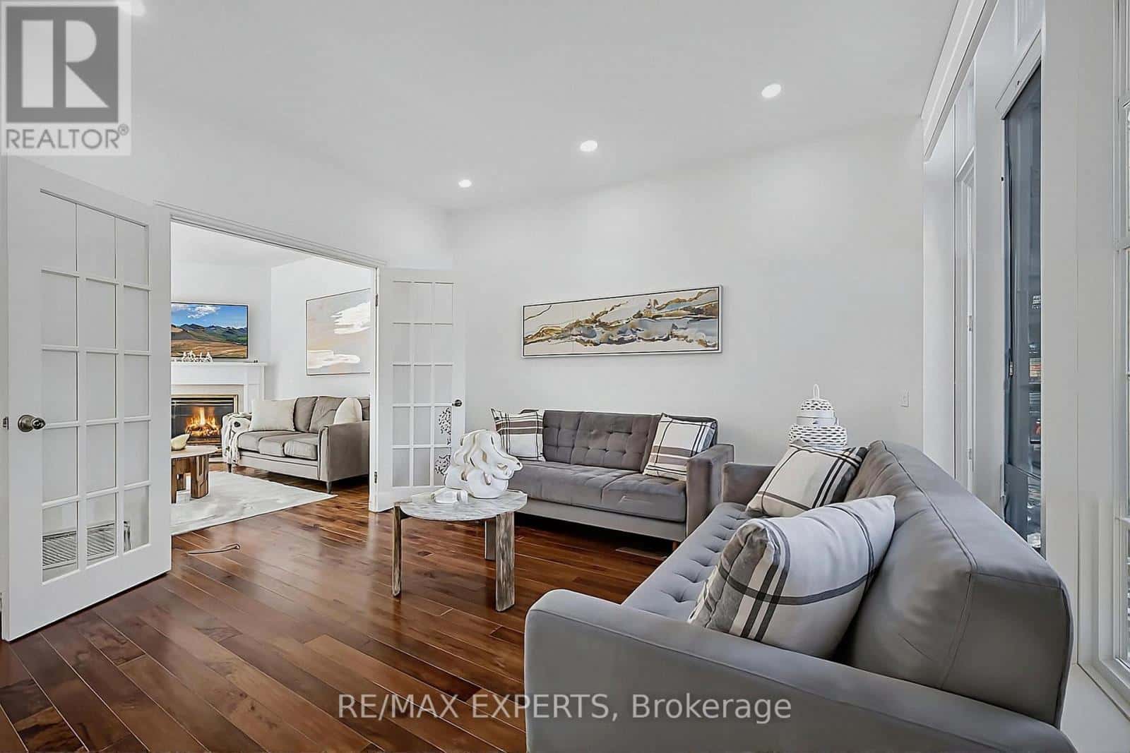 936 TALISMAN CRESCENT — London South (South L), Ontario - Photo 4 of 40