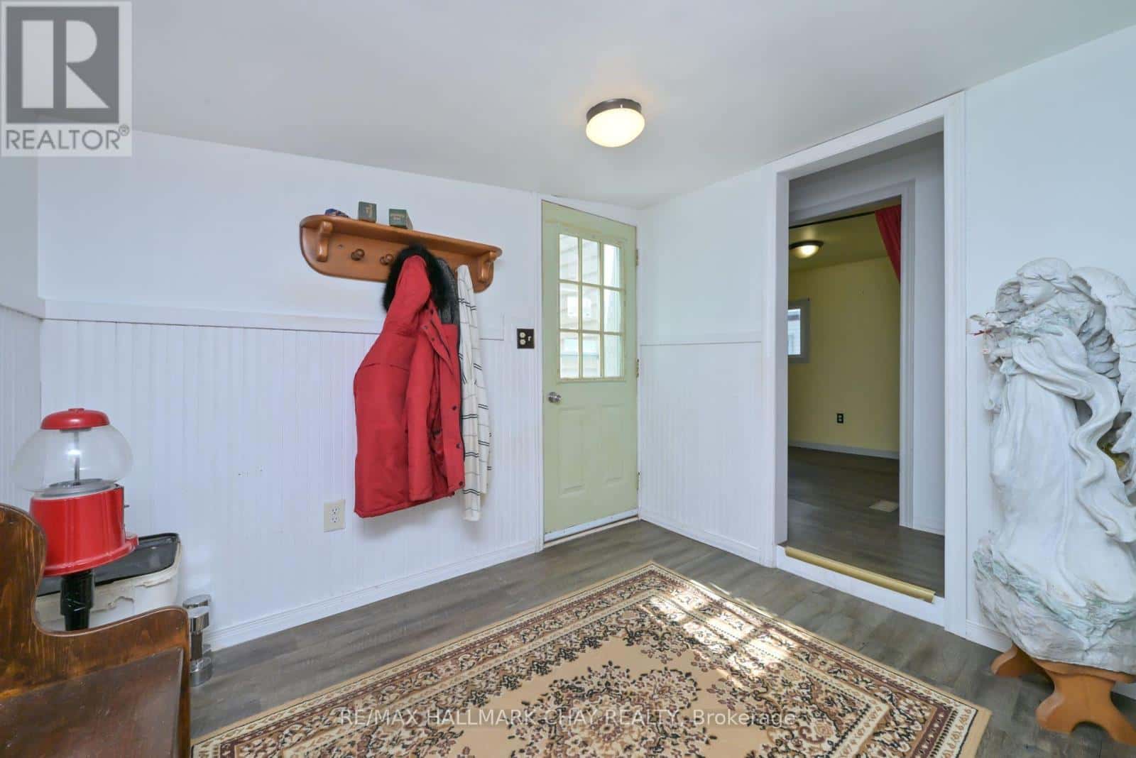 32 SHAMROCK CRESCENT — Essa, Ontario - Photo 4 of 16