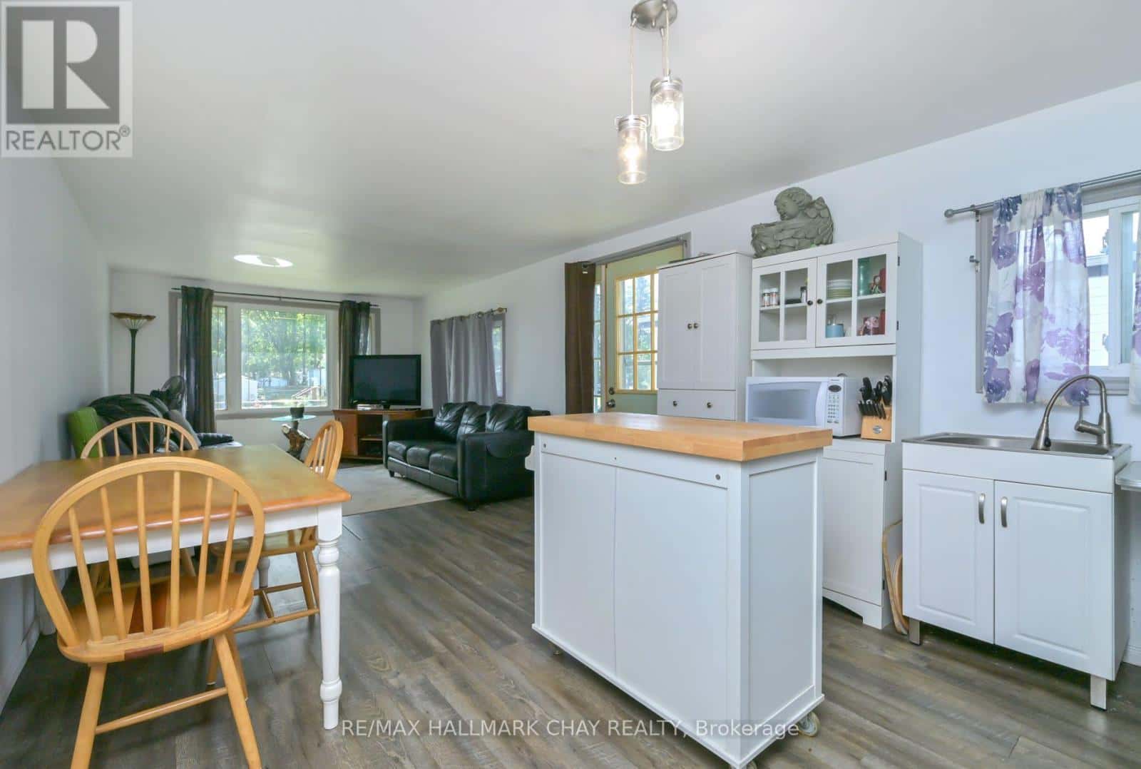 32 SHAMROCK CRESCENT — Essa, Ontario - Photo 5 of 16