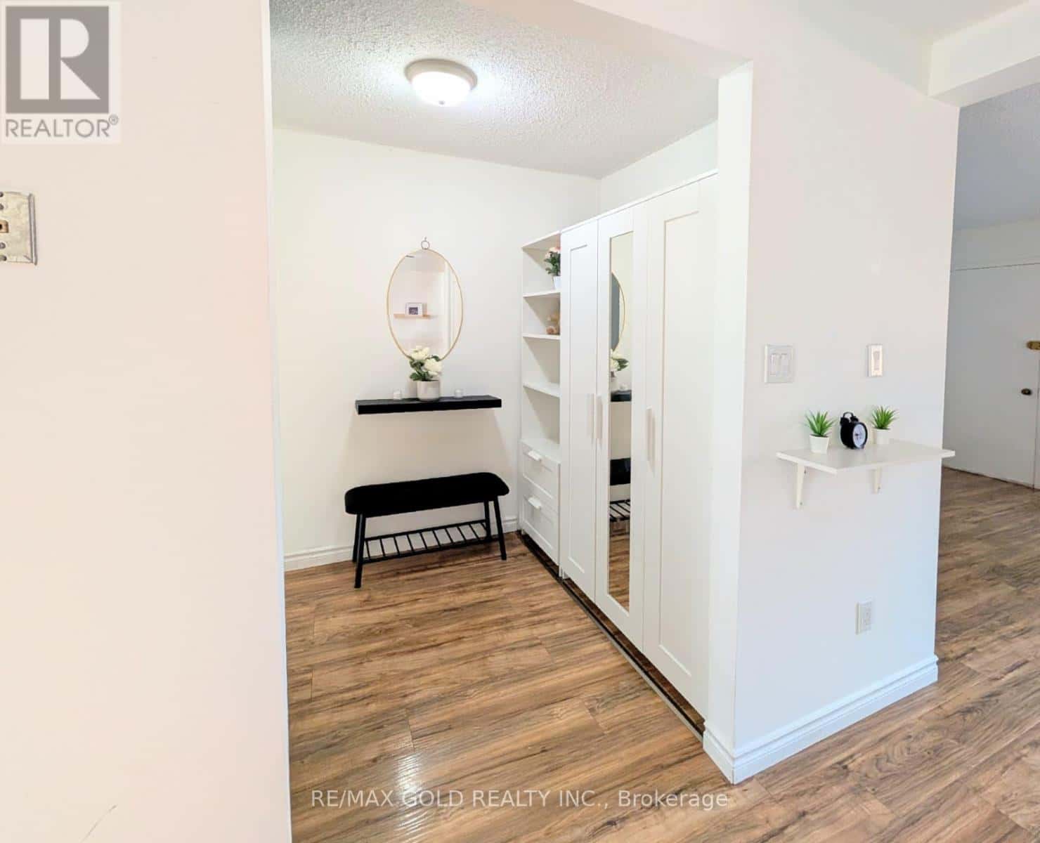 5 - 63 FONTHILL ROAD — Hamilton (Fessenden), Ontario - Photo 2 of 22