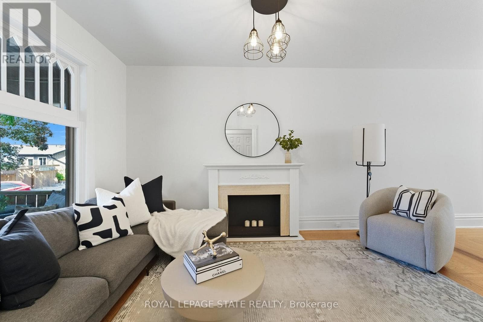 13 BRUCE STREET — Hamilton (Durand), Ontario - Main photo