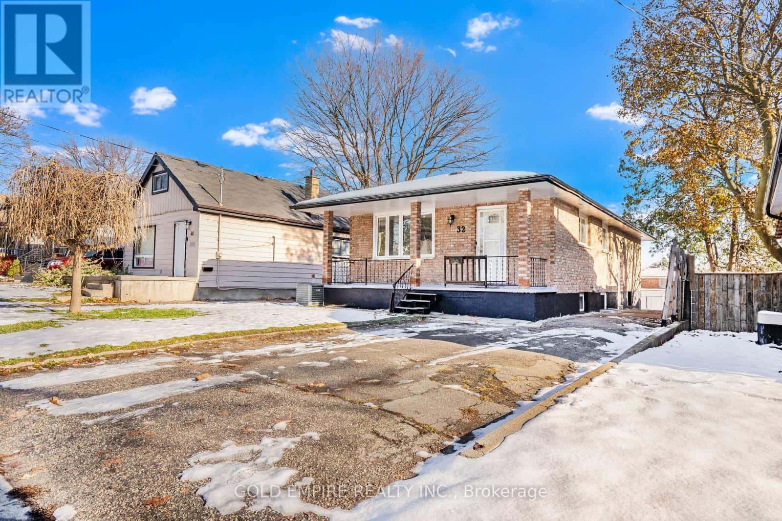 32 EMPIRE STREET — London East (East G), Ontario - Photo 3 of 49