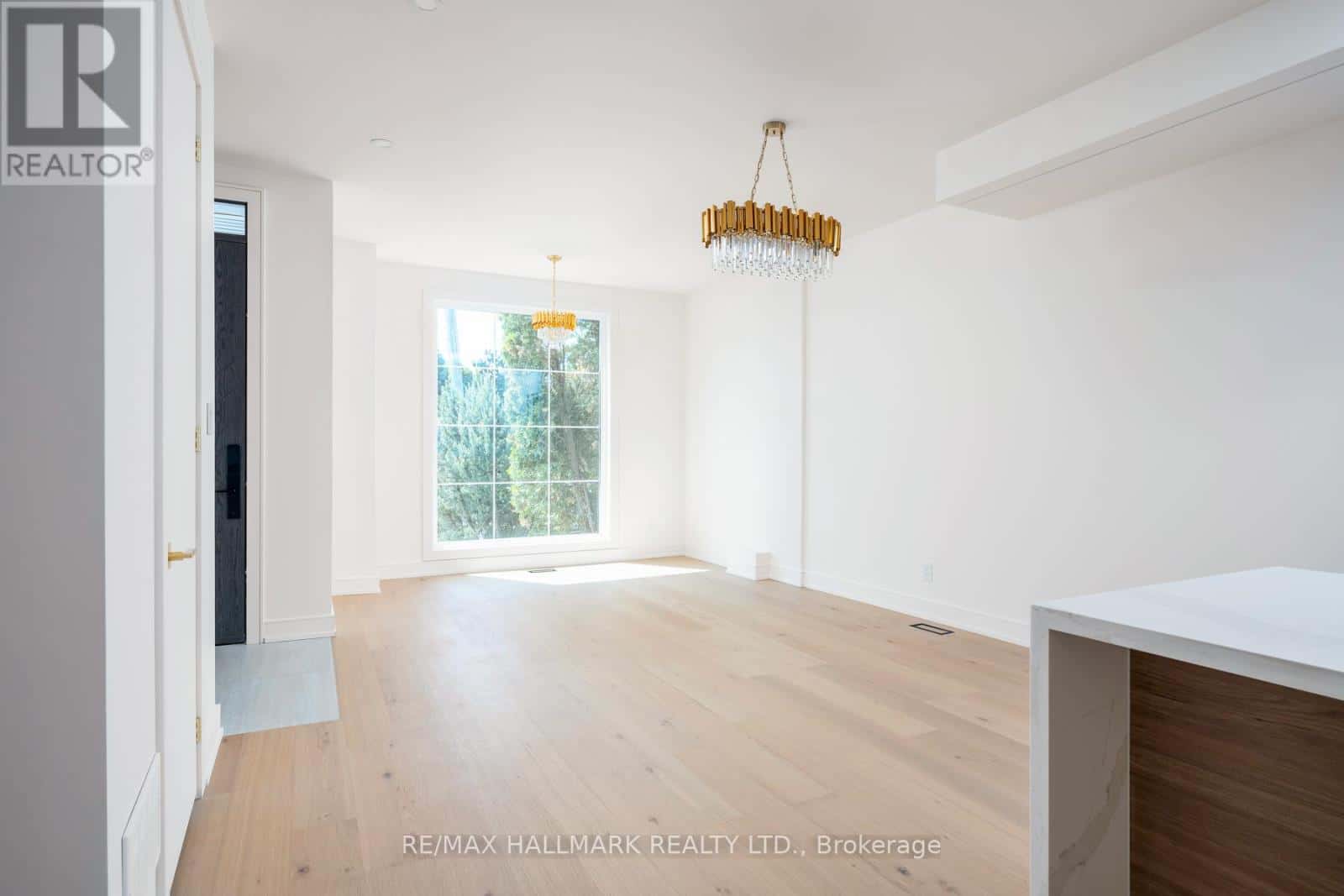 104 NEWCASTLE STREET — Toronto (Mimico), Ontario - Photo 5 of 48