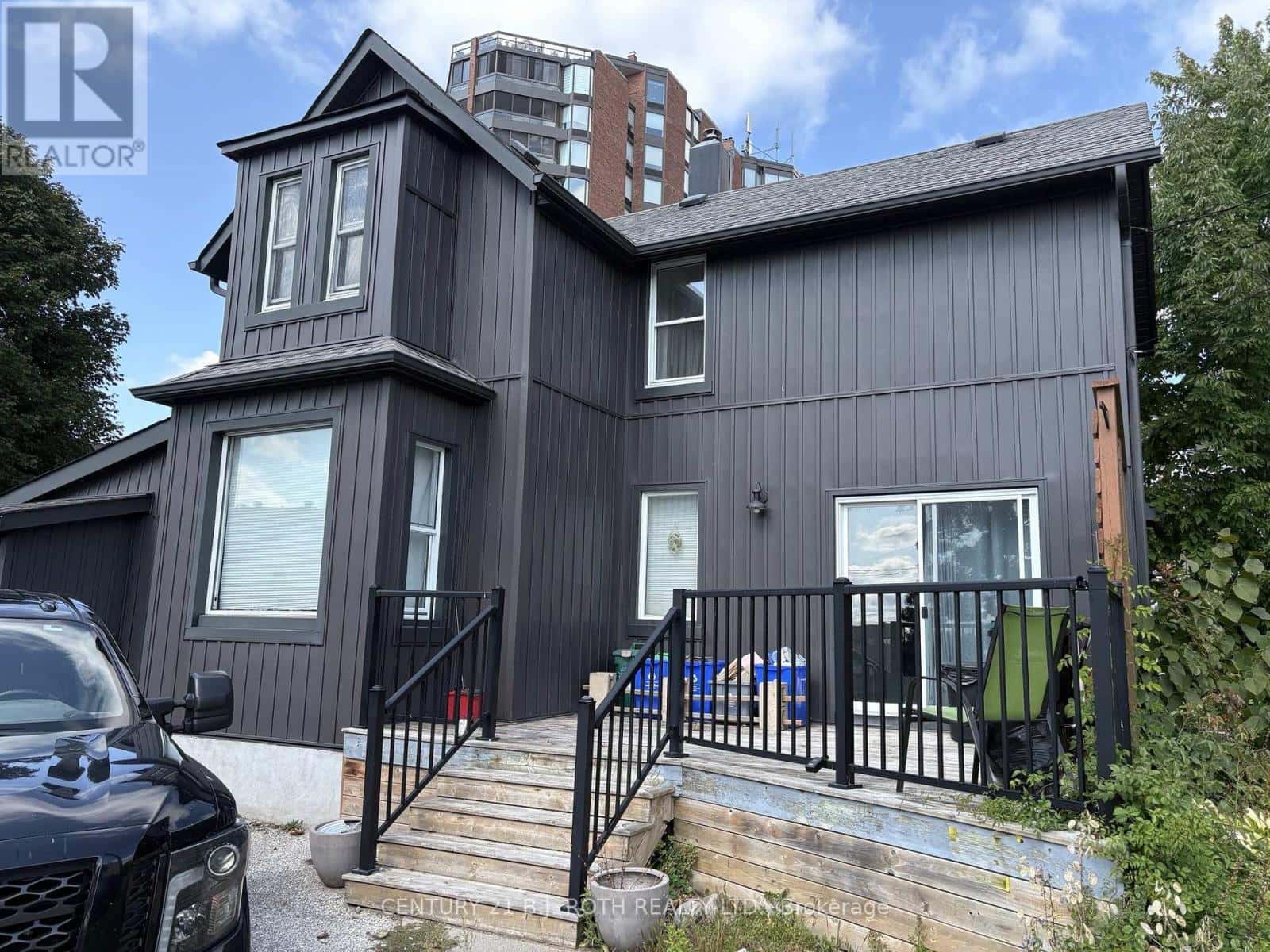 253 Dunlop Street East