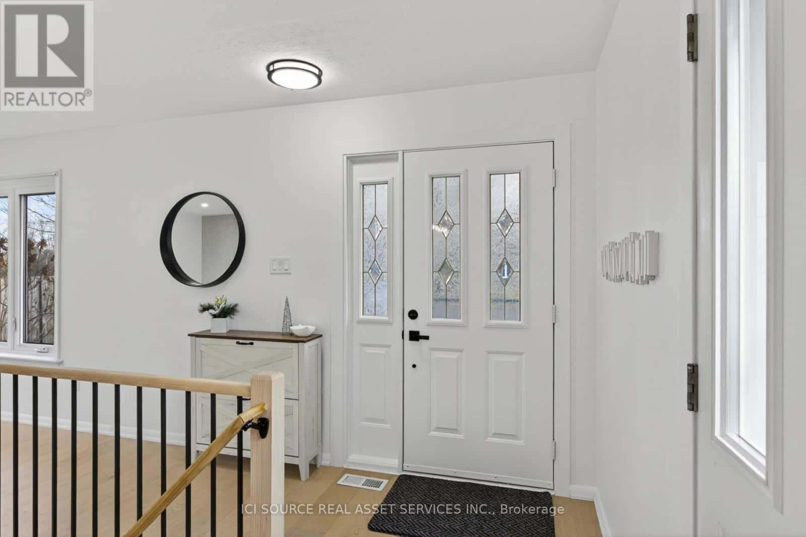 1092 GLENDALE DRIVE — Peterborough (Northcrest Ward 5), Ontario - Photo 4 of 40