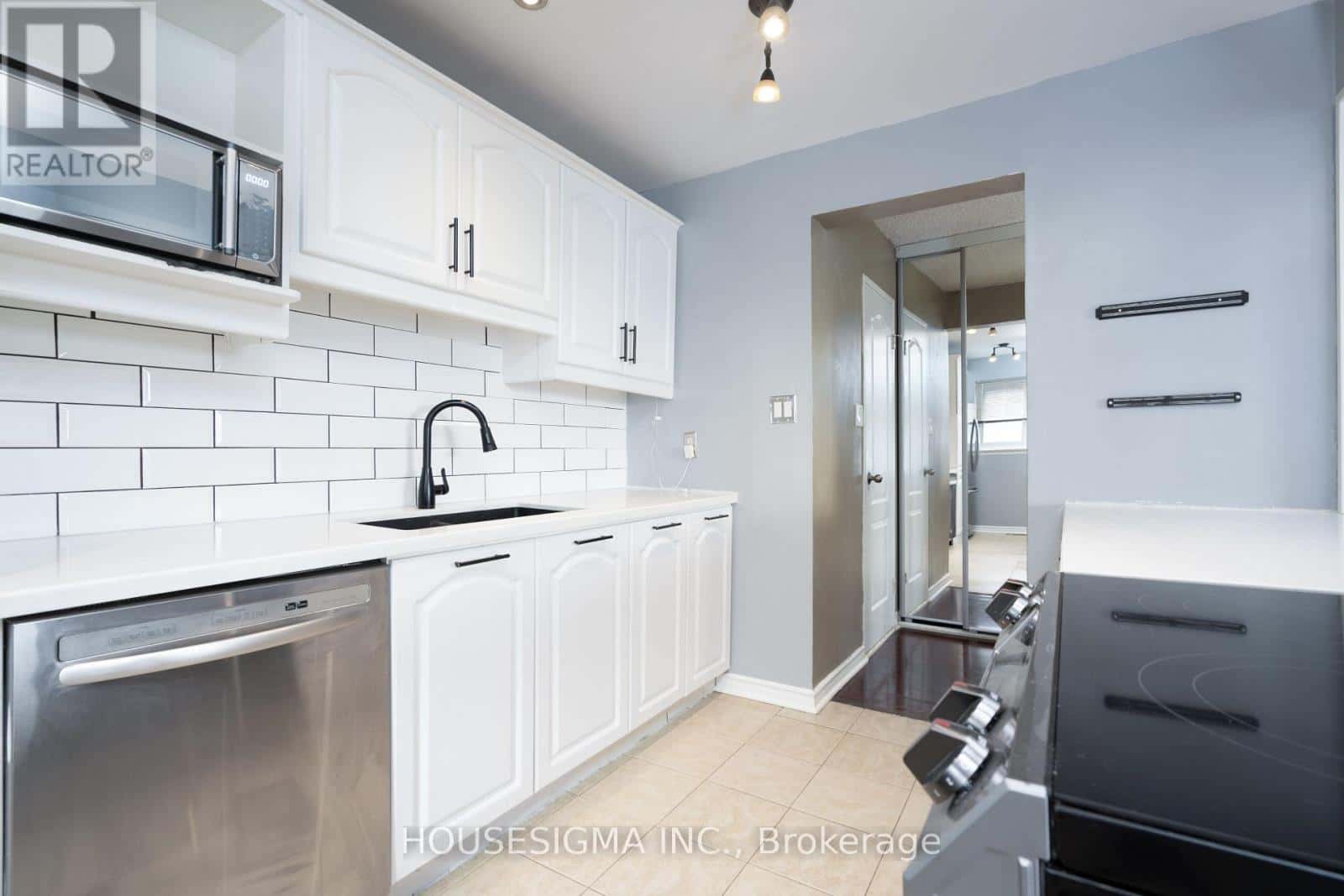 82 - 321 BLACKTHORN STREET — Oshawa (Eastdale), Ontario - Photo 4 of 30